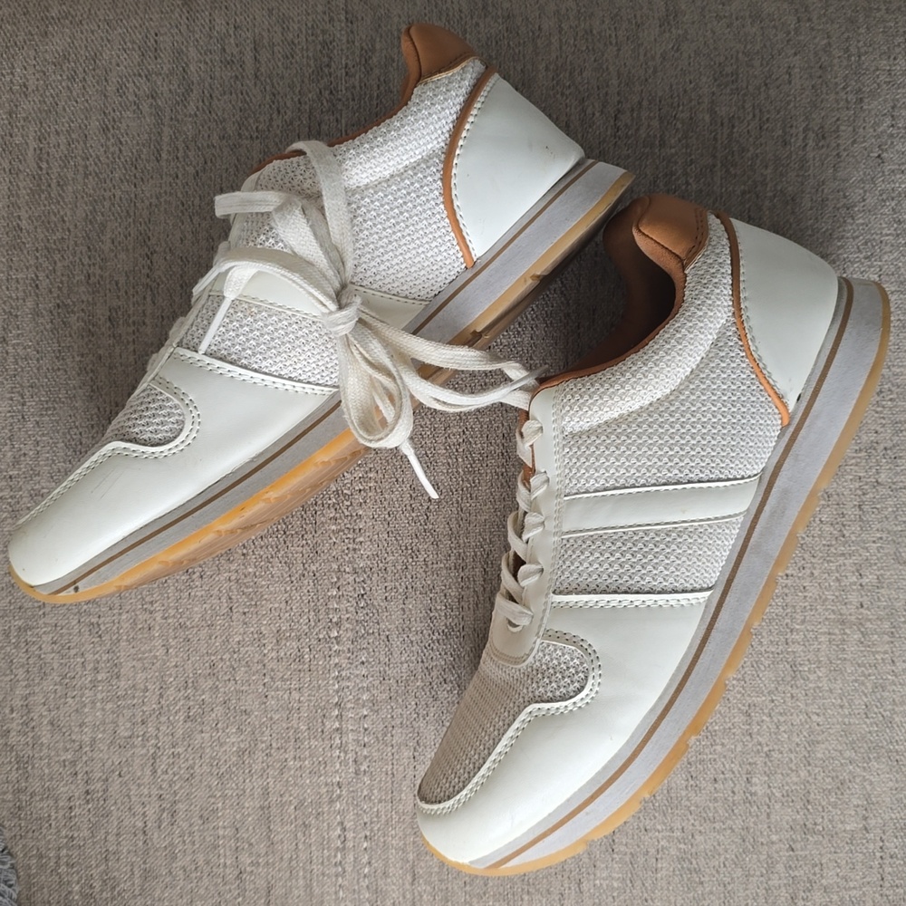 Banana Republic Cream Sneaker with Brown Leather Accents Sz 8
